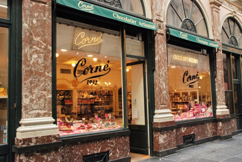 chocolaterie-COURSEGOULES-min_chocolate_chocolaterie_shop_luxury_chic_gallery_brussels_belgium-558146